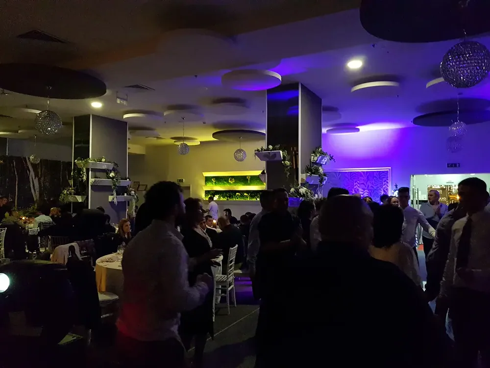 Lumini inteligente Moving Head la un eveniment PartyDJ