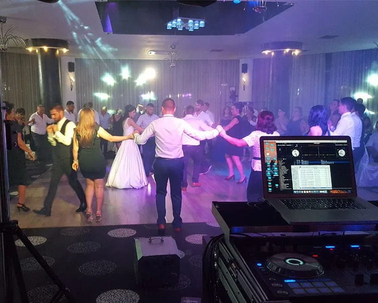 DJ Petrecere București — sonorizare și lumini PartyDJ